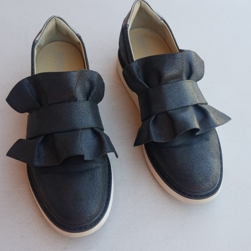 Geox slip on with ruffle